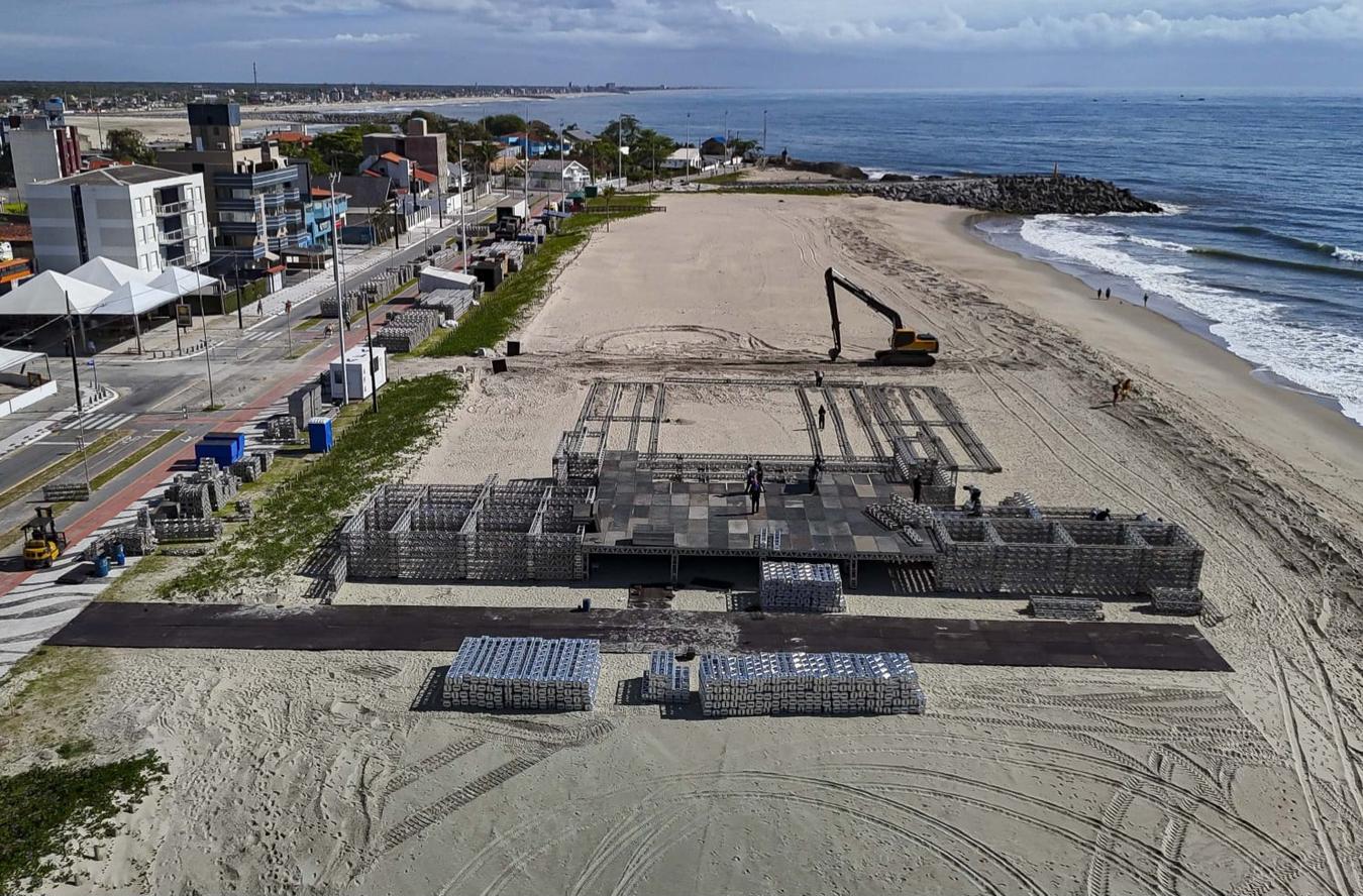 Verão Maior Paraná: montagem dos palcos avança no Litoral; faltam 18 dias para o início dos shows