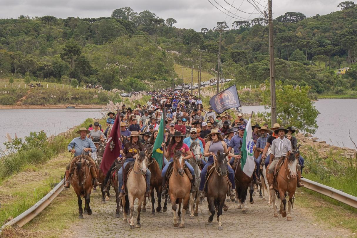 Cavalgada de Aniversário dos 136 anos de Piraquara reúne cerca de 700 cavaleiros e celebra tradição do município