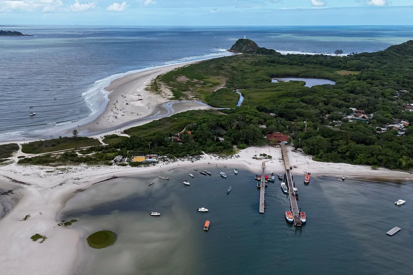 Com saneamento e inovações no acesso, Ilha do Mel ganha mais turistas e já projeta o futuro