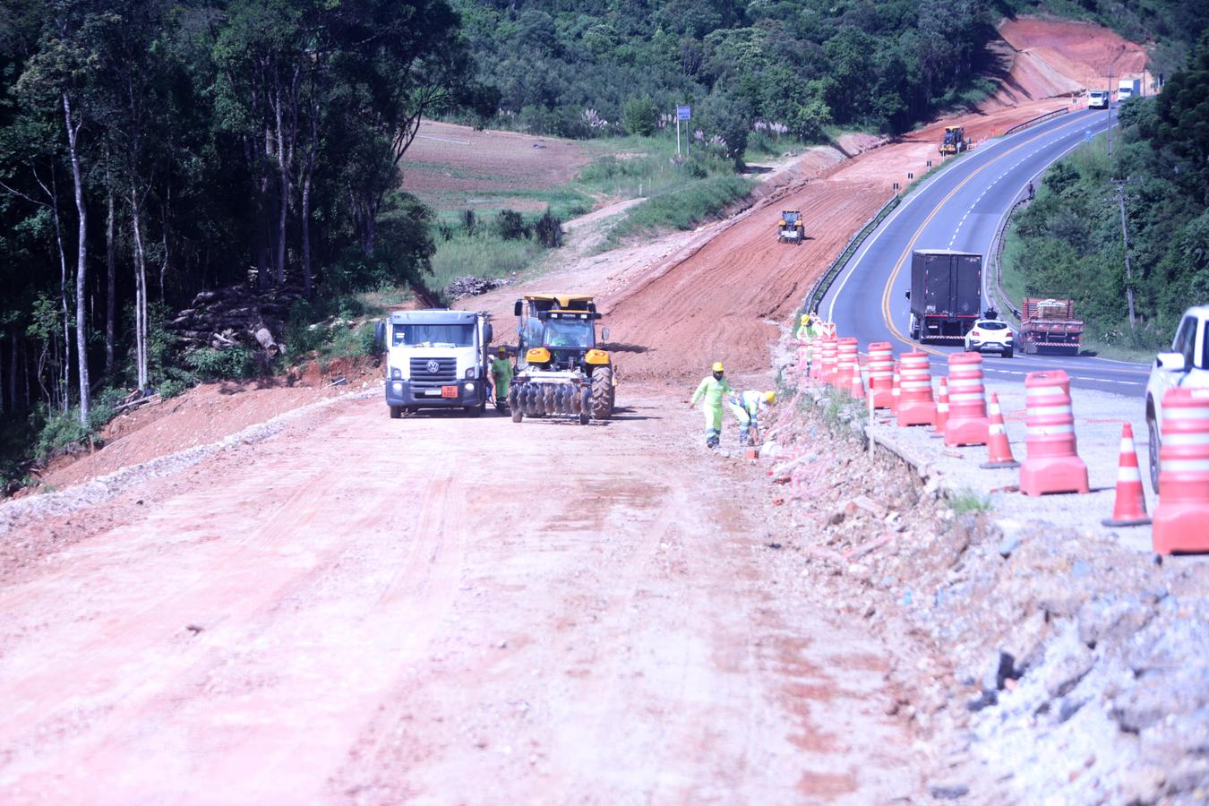 Eduardo Pimentel acompanha obras de duplicação do Contorno Norte de Curitiba
