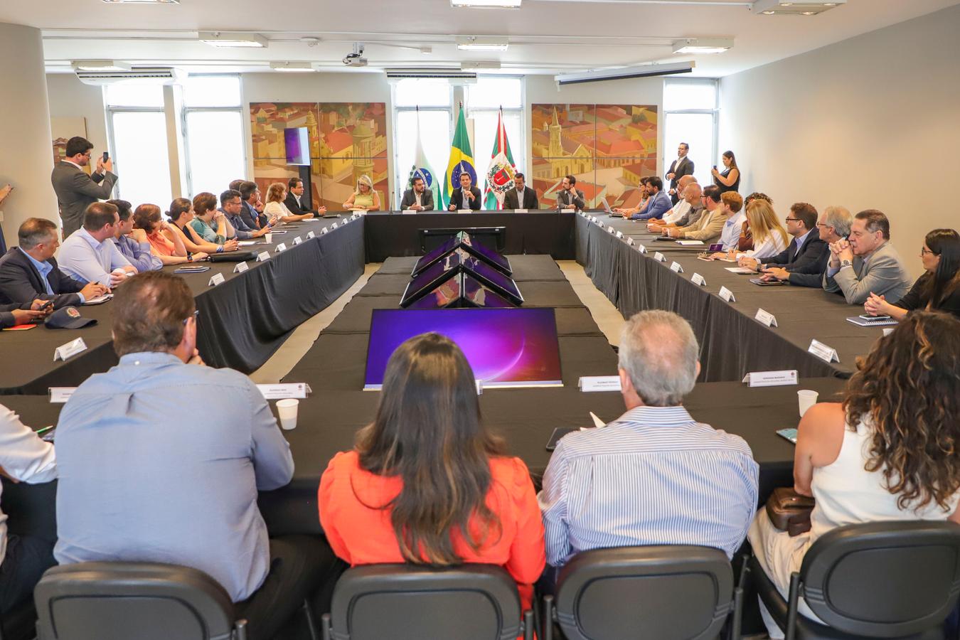 Eduardo Pimentel reúne secretariado e equipe começa a planejar as comemorações dos 333 anos da capital