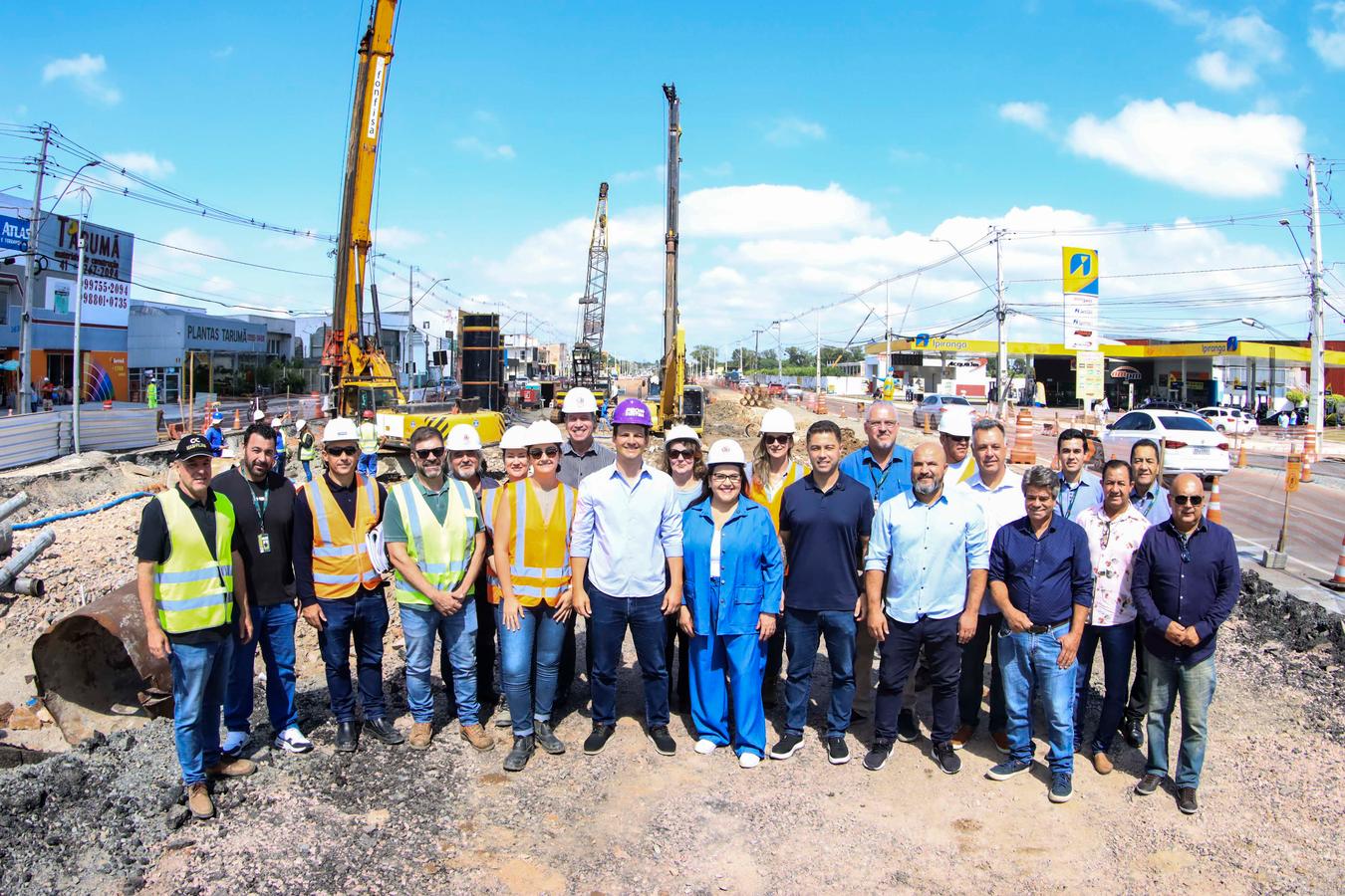 Eduardo Pimentel vistoria obra do Viaduto Curitiba-Pinhais, que avança para facilitar a ligação metropolitana