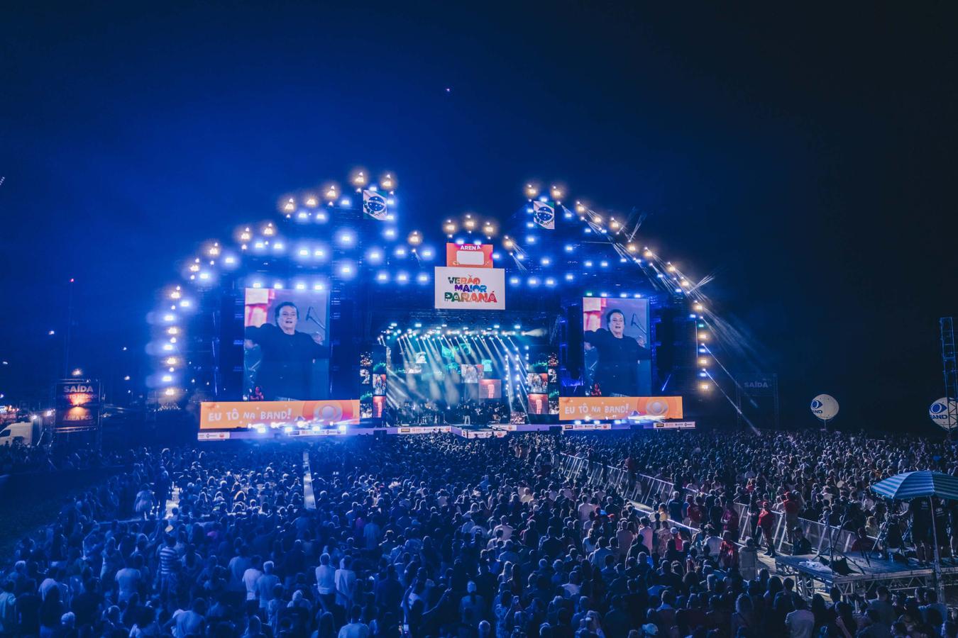 Fábio Jr. celebra o romantismo com show para 144 mil pessoas em Matinhos