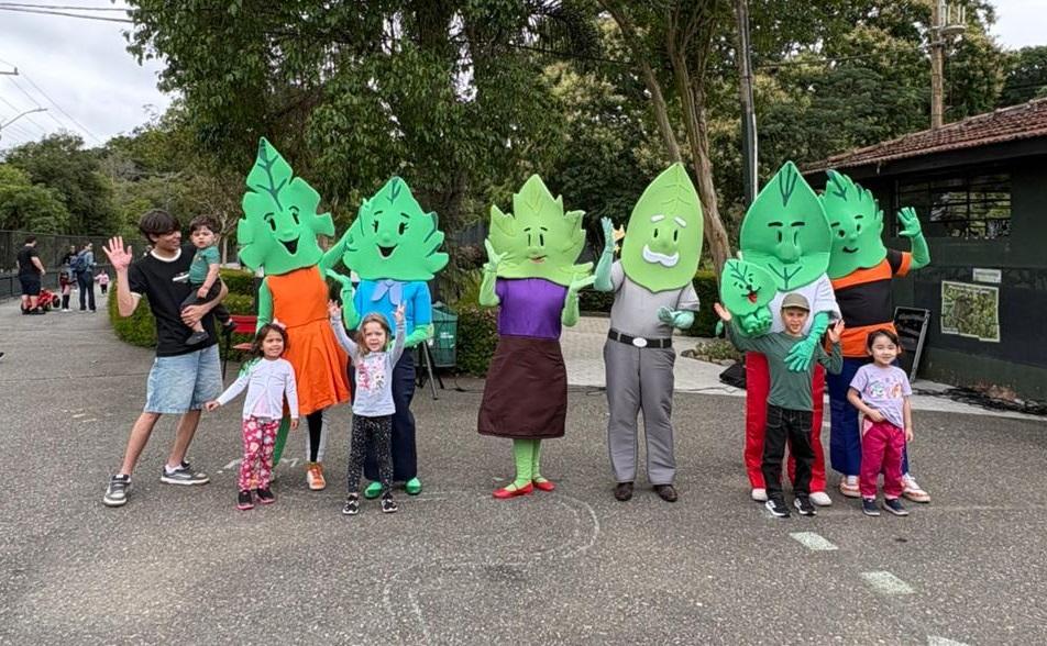 Férias no Zoo de Curitiba trazem diversão gratuita com desafios sobre os macacos-prego