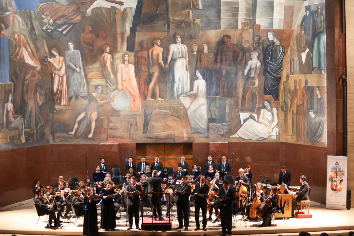 Música brasileira ecoa na universidade mais antiga da Europa em concerto da Camerata Antiqua de Curitiba