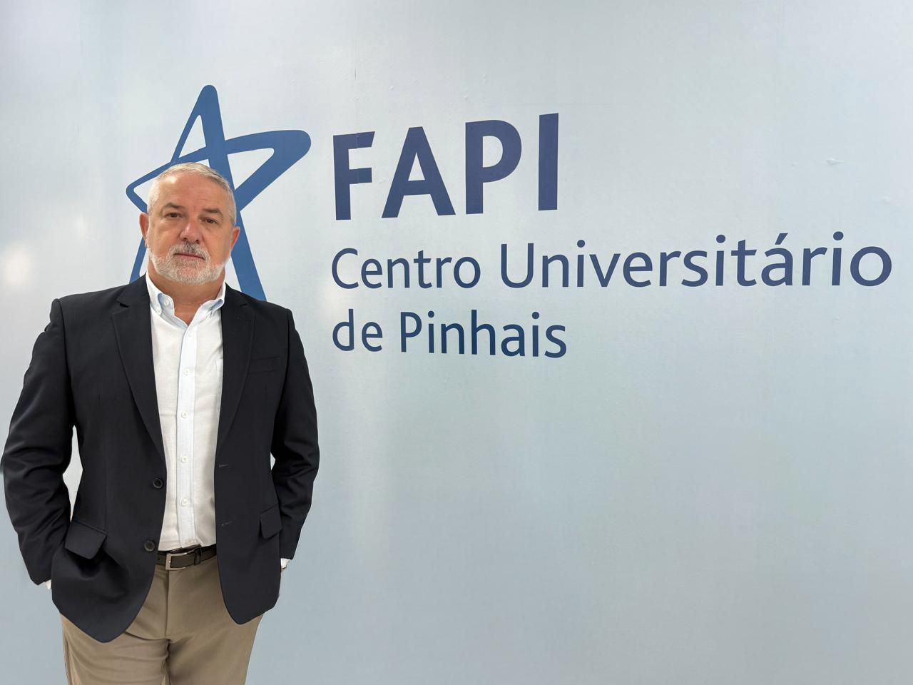 O Centro Universitário de Pinhais (Fapi) anuncia novo reitor