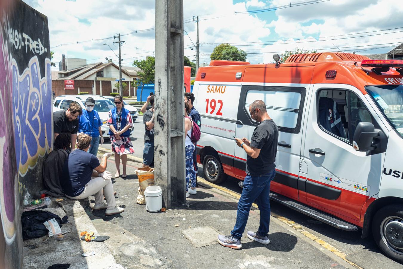 Saúde, FAS e Guarda Municipal atuam na internação involuntária de pessoa em situação de rua para tratamento