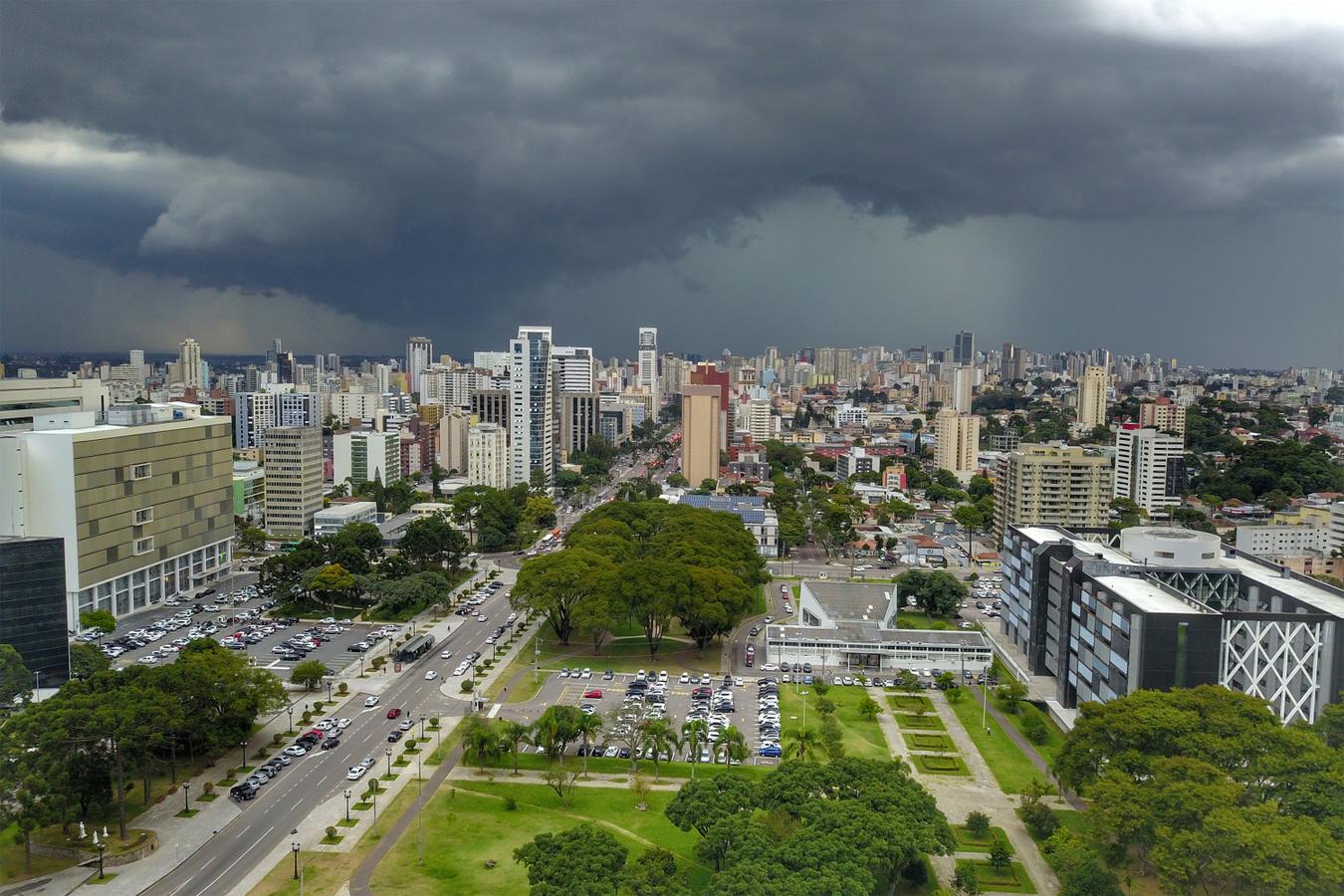 Semana de chuva terá temperaturas mais amenas no Paraná, prevê Simepar