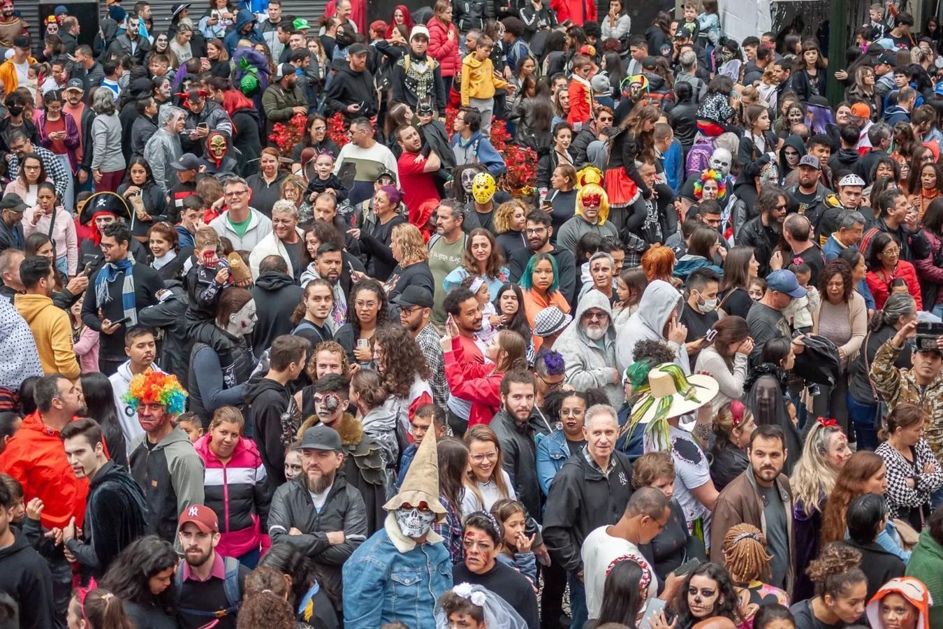 A 17ª edição da Zombie Walk Curitiba é neste domingo