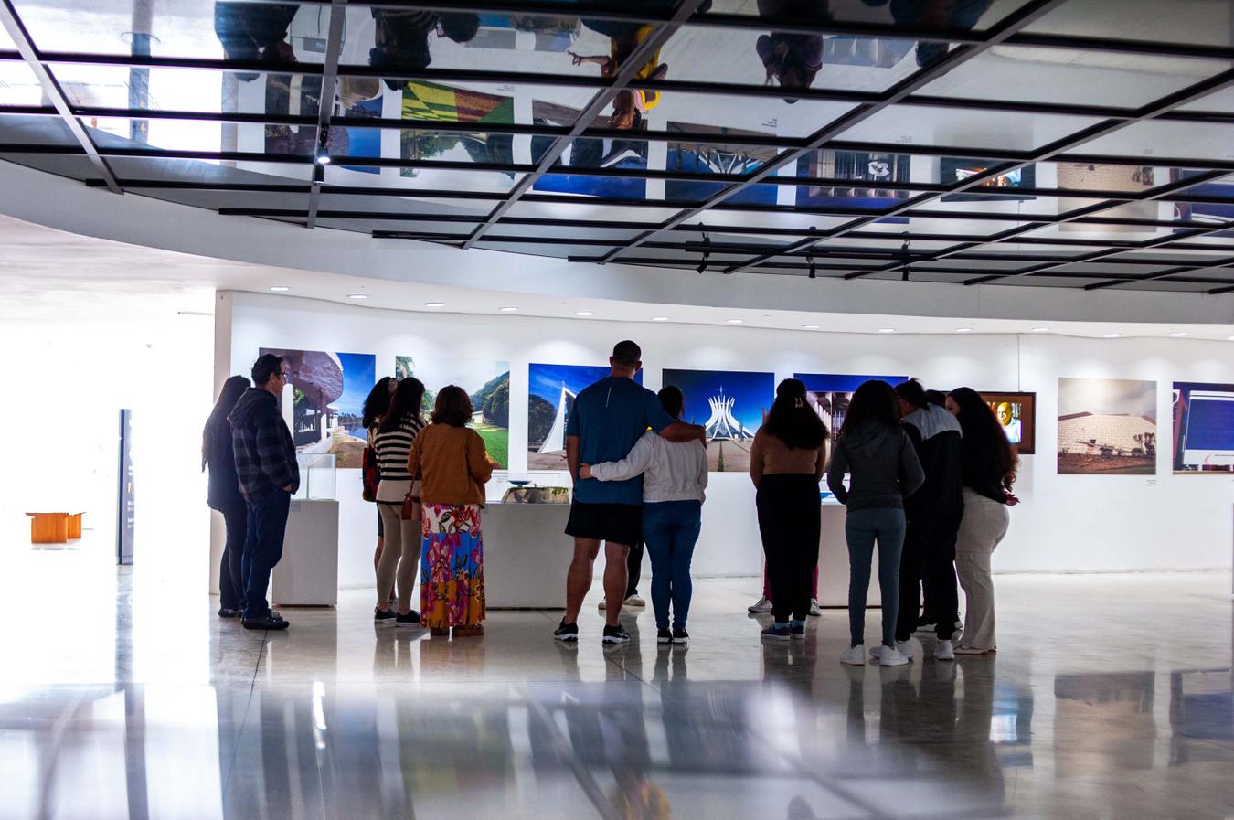 Arquitetura e exposições: MON promove quatro visitas guiadas em fevereiro