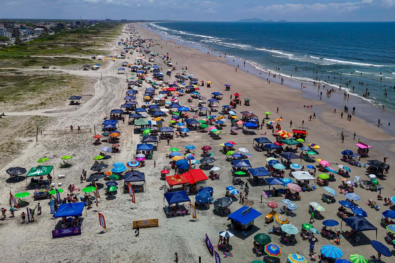 Blocos com chuva e sol: Carnaval terá duas frentes frias no Paraná, prevê Simepar