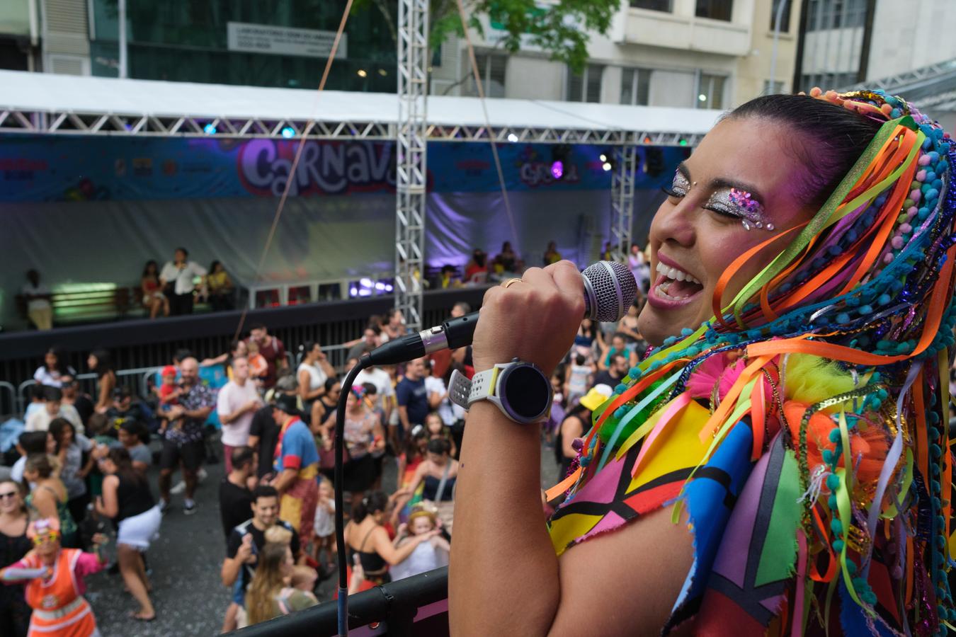 Carnaval de Curitiba começa com folia nerd e bailinho infantil