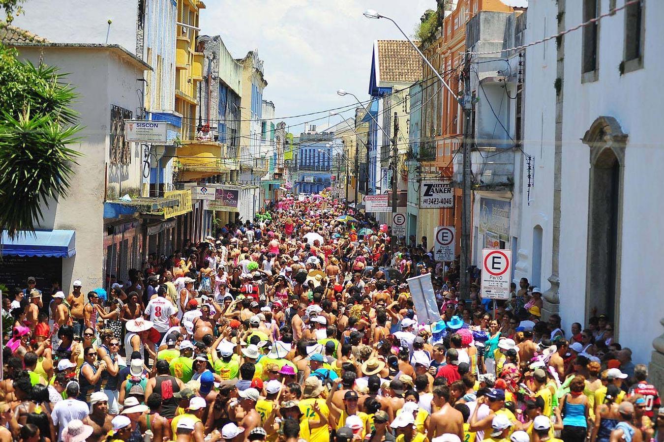 Carnaval movimenta o turismo e garante alta nas reservas da rede hoteleira no Paraná