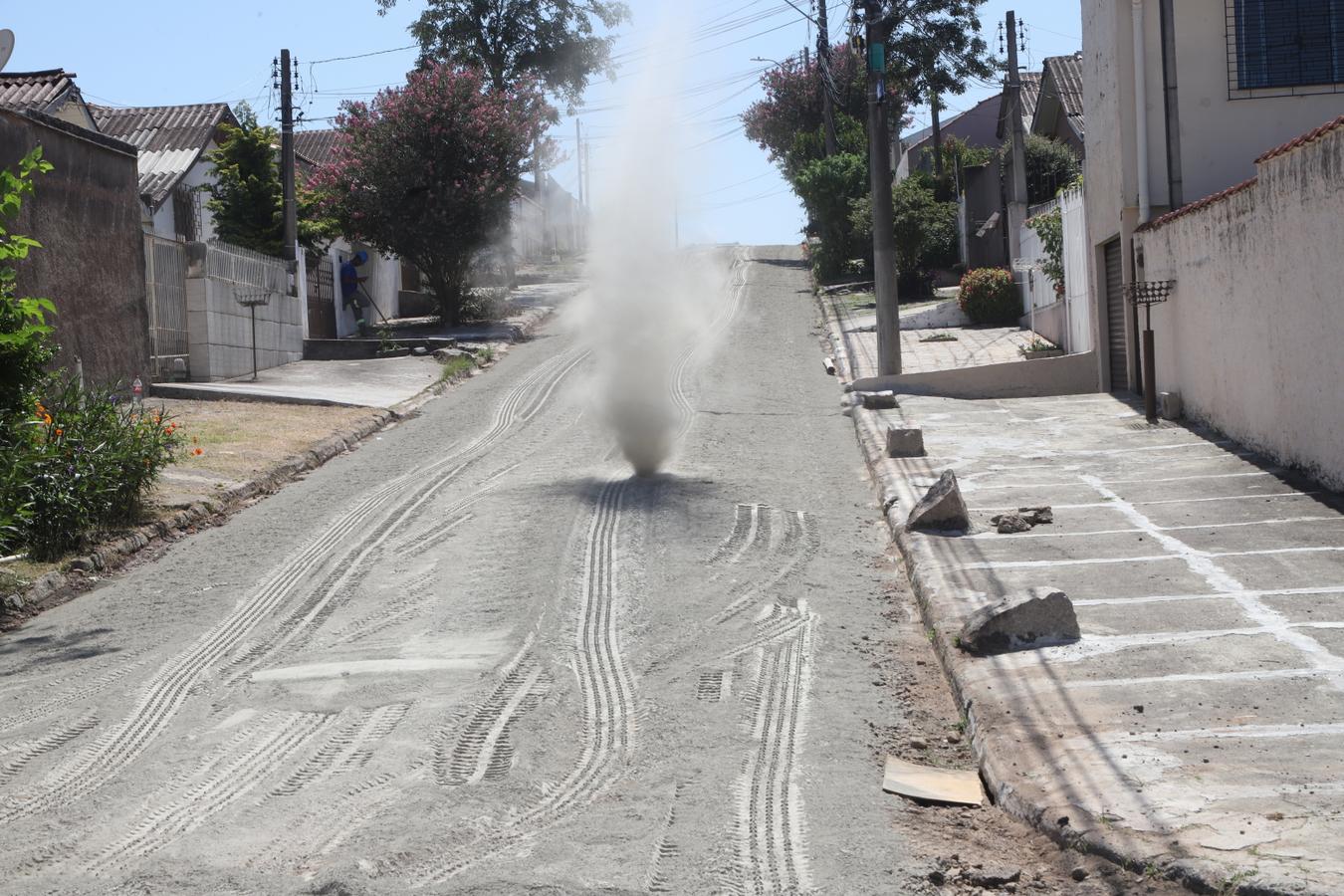 É uma ventania? Um tornado? IA? Fotógrafo da Prefeitura registra imagem curiosa no Barreirinha