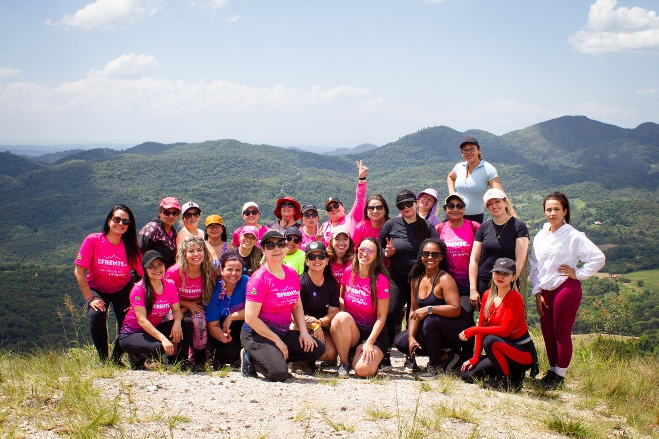 GRUPO DE MULHERES DE CURITIBA USA TRILHAS COMO FERRAMENTA DE TRANSFORMAÇÃO FEMININA E CELEBRA 5 ANOS COM EXPOSIÇÃO ARTÍSTICA