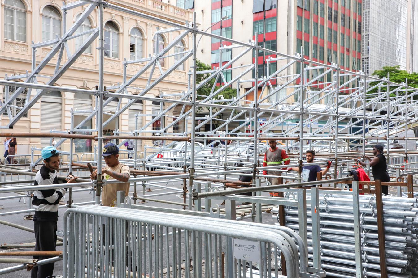 Montagem do Carnaval 2026 altera trânsito na Marechal Deodoro para desfiles dos dias 14 e 15 de fevereiro