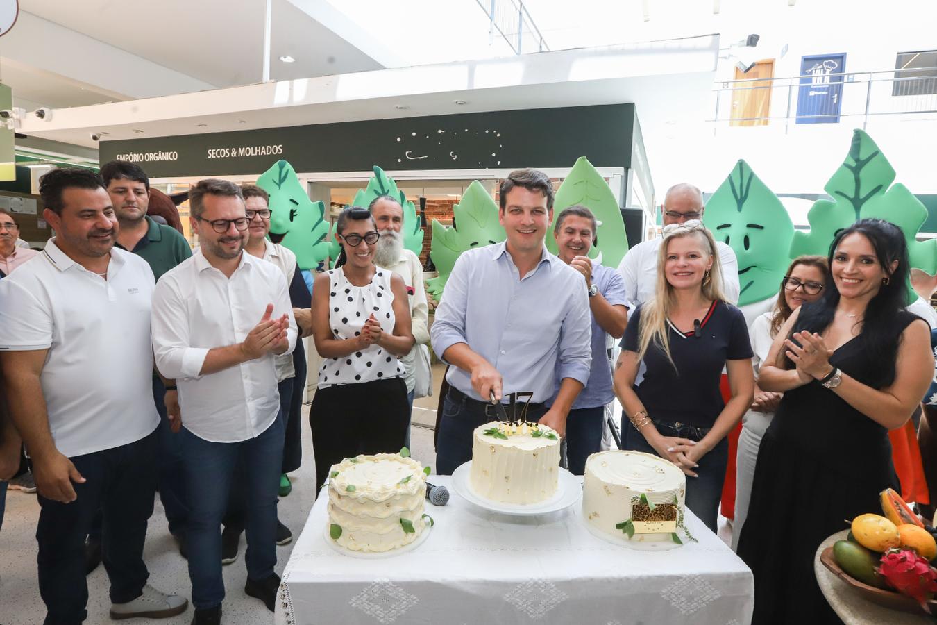 No Mercado Municipal, prefeito anuncia mais 60 vagas permissionários nas feiras livres de Curitiba