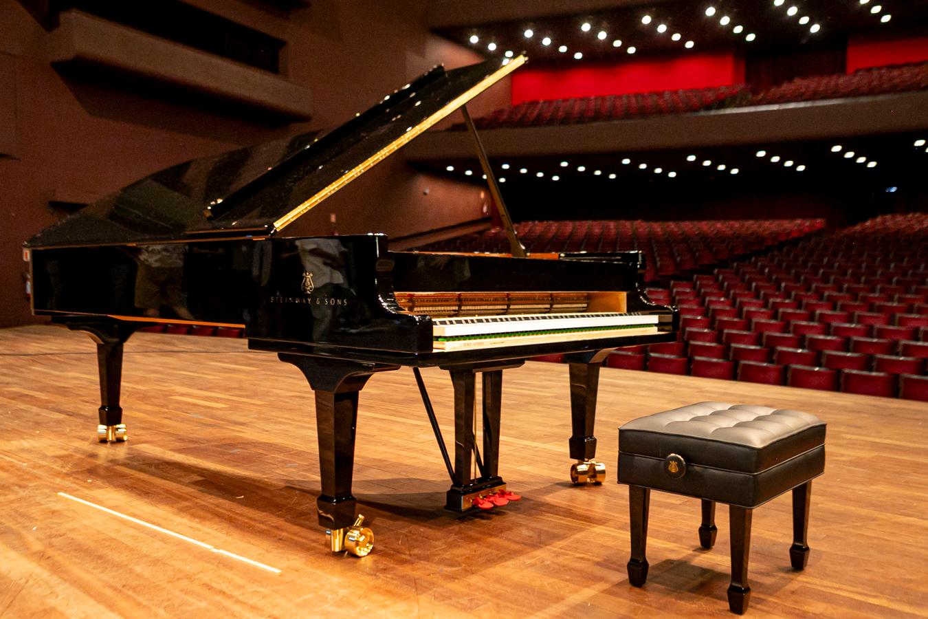 Novo piano Steinway & Sons marca aporte histórico em instrumentos musicais e inaugura temporada da Orquestra Sinfônica do Paraná