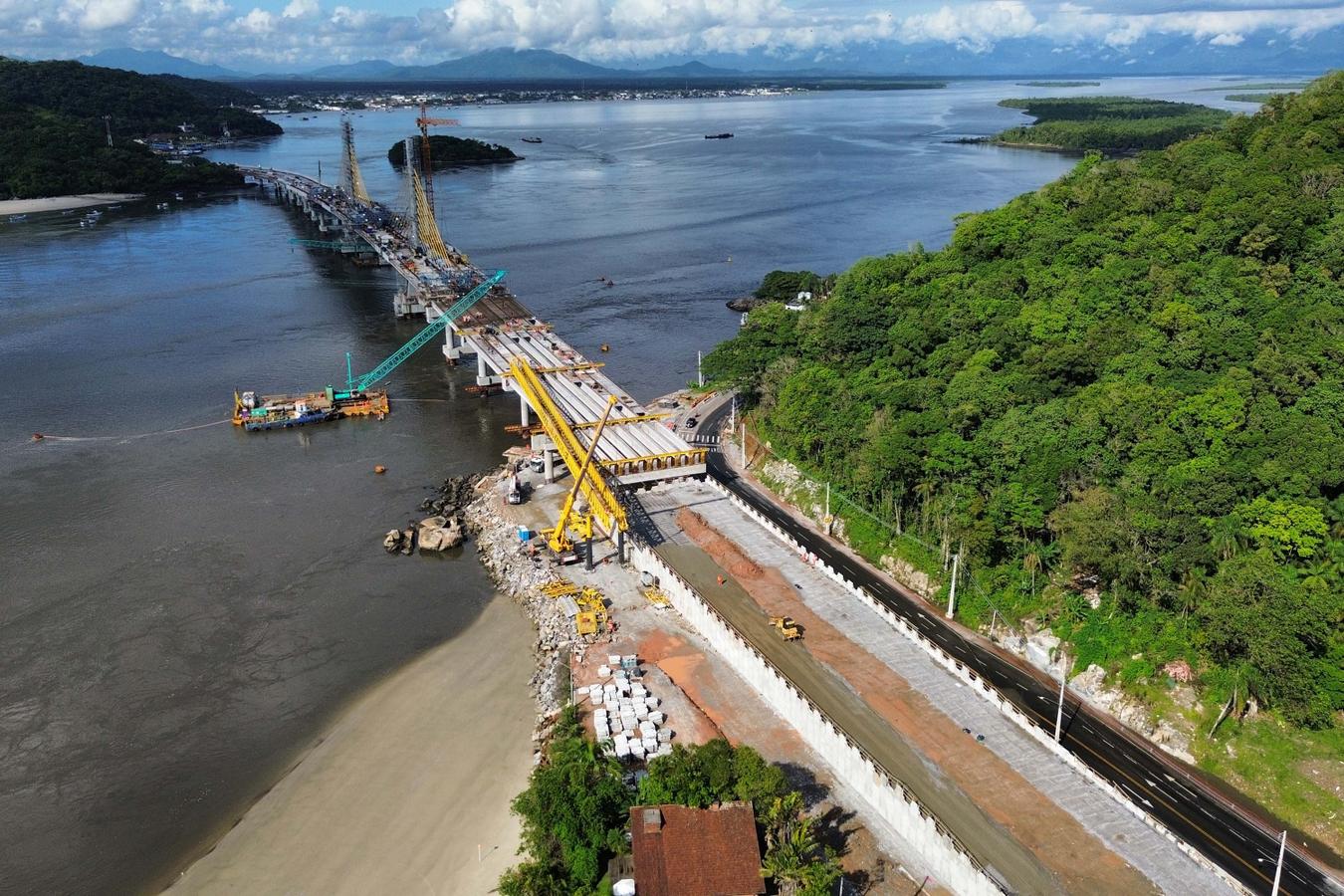 Obras da Ponte de Guaratuba continuam 24 horas por dia durante o Carnaval