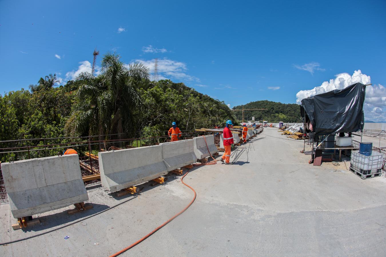 Obras da Ponte de Guaratuba continuam 24 horas por dia durante o Carnaval