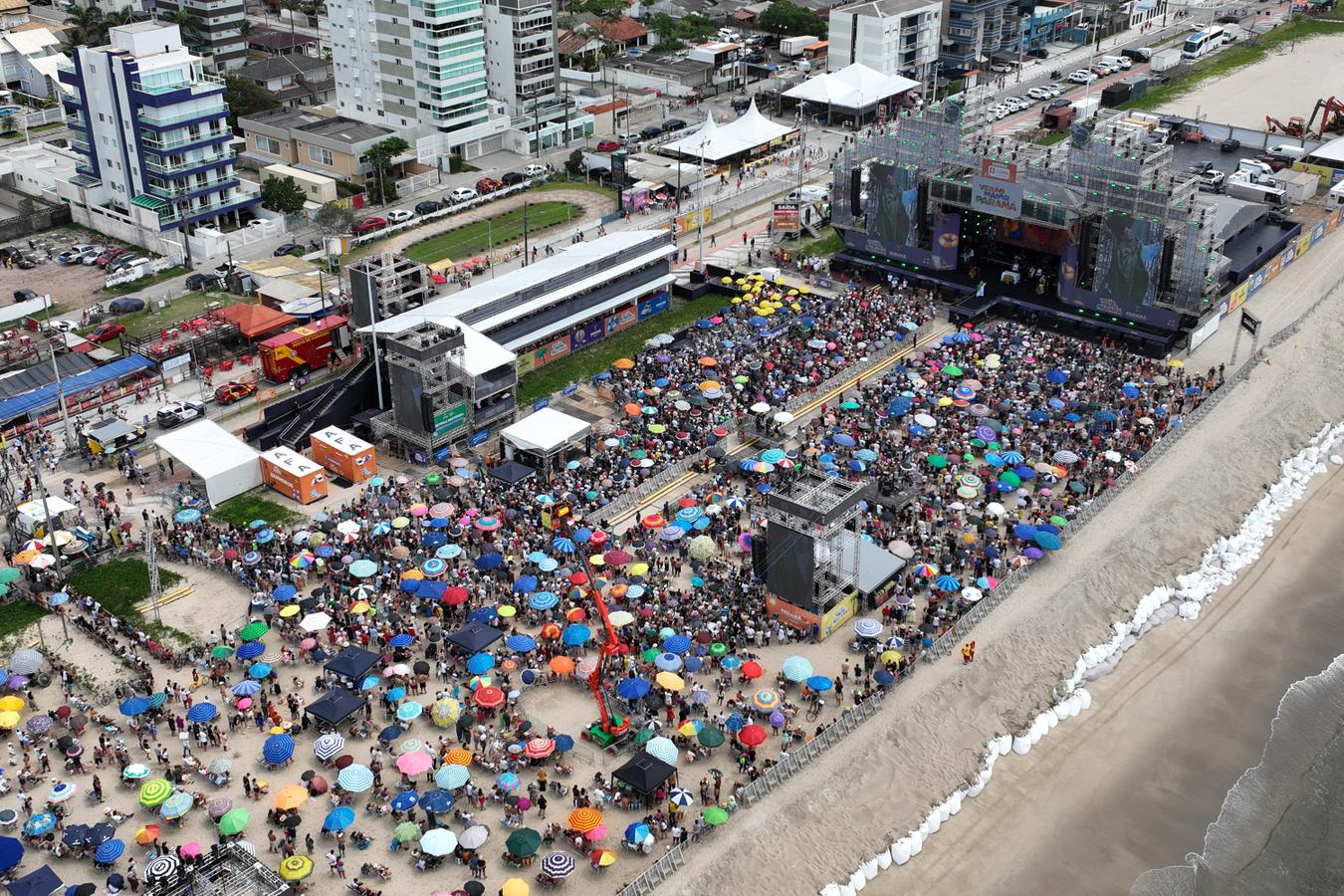 Padre Reginaldo Manzotti reúne 38 mil pessoas no último domingo do Verão Maior Paraná