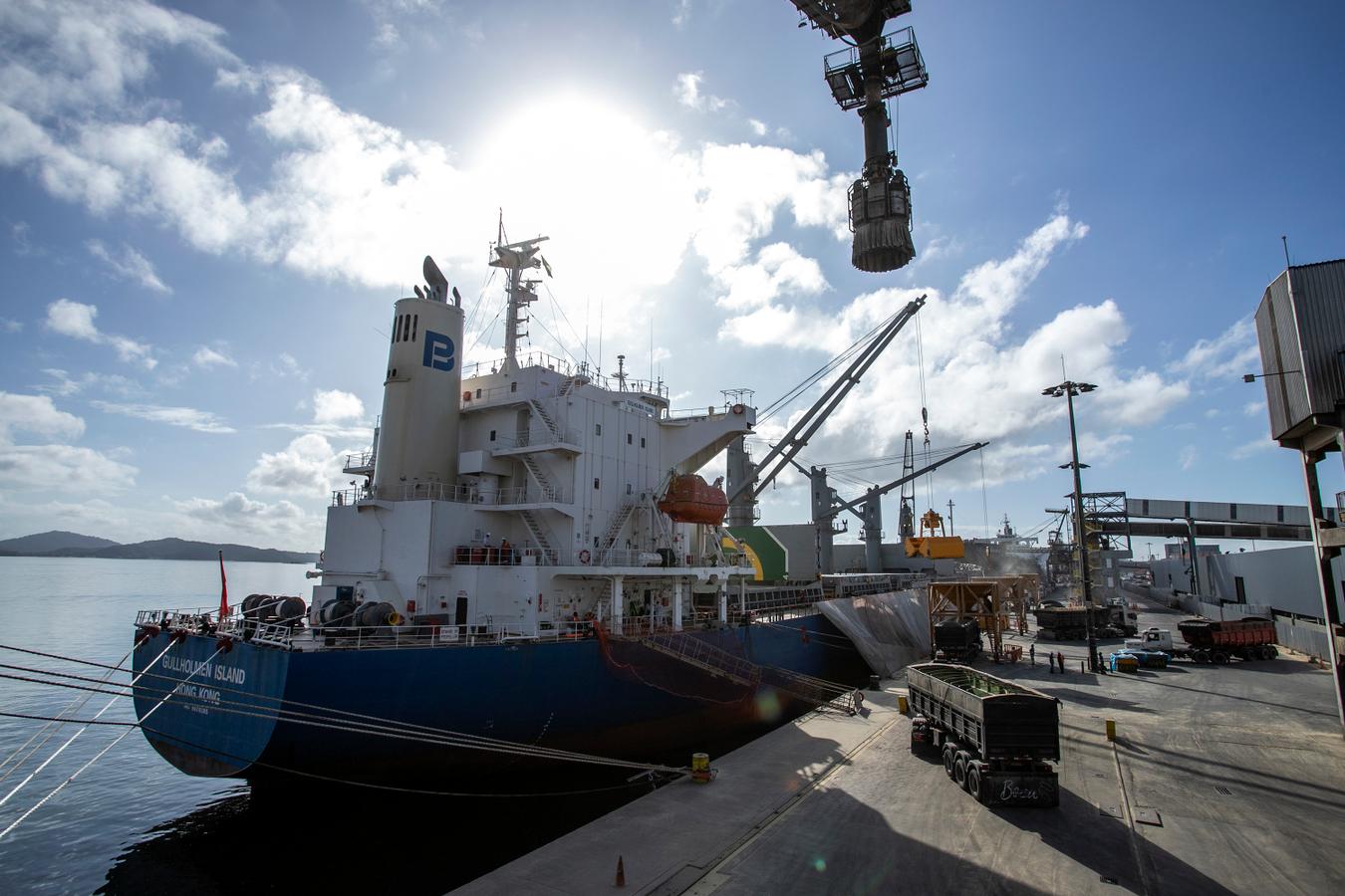 Portos registram salto superior a 300% na movimentação de cevada e malte no Paraná