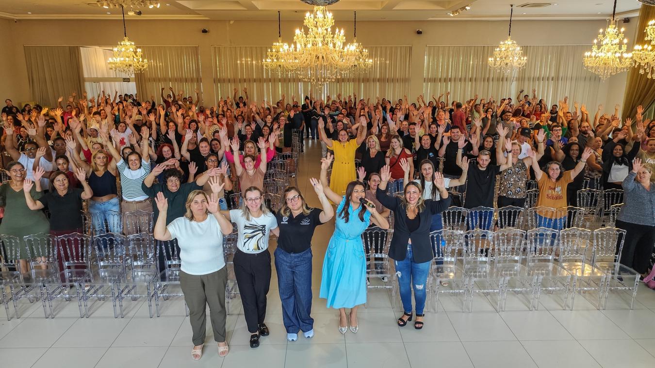 Prefeitura de Piraquara realiza recepção com formação para professores e servidores da Educação