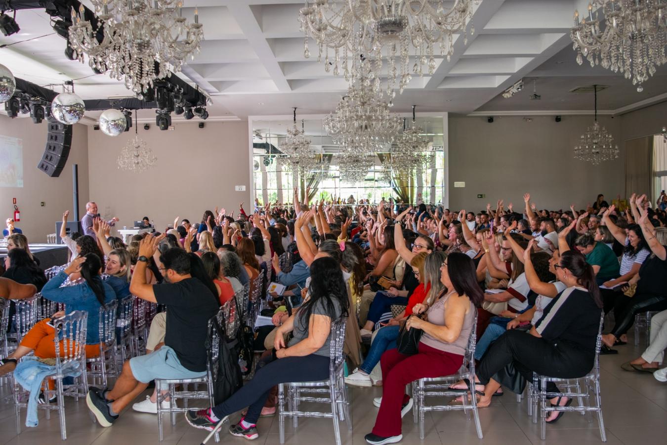 Prefeitura de Piraquara realiza recepção com formação para professores e servidores da Educação