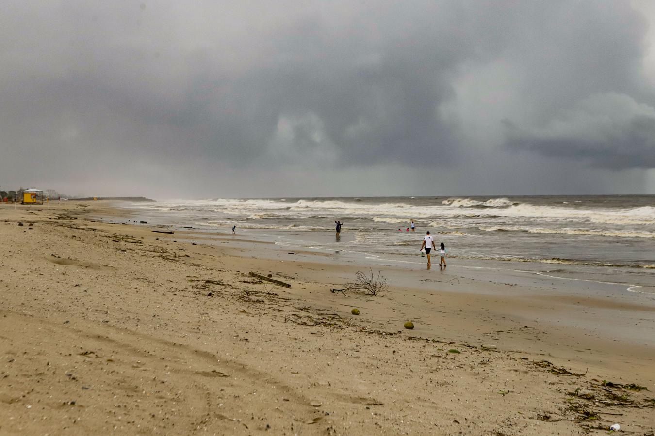 Tempestades com altos volumes de chuva atingem o Paraná no fim de semana, prevê o Simepar
