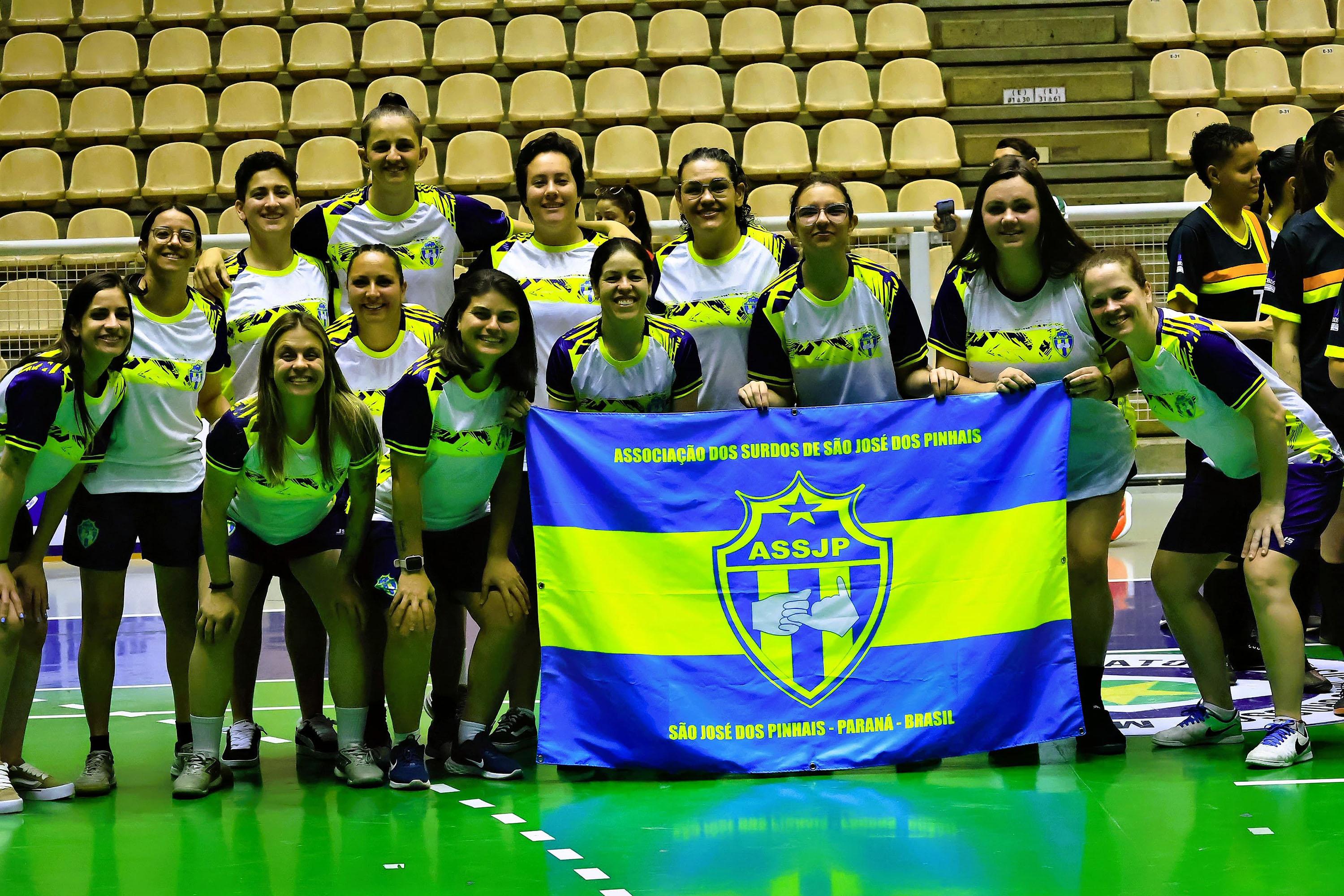 Time de futsal para surdas apoiado pela Sanepar busca o Mundial de Clubes na Argentina