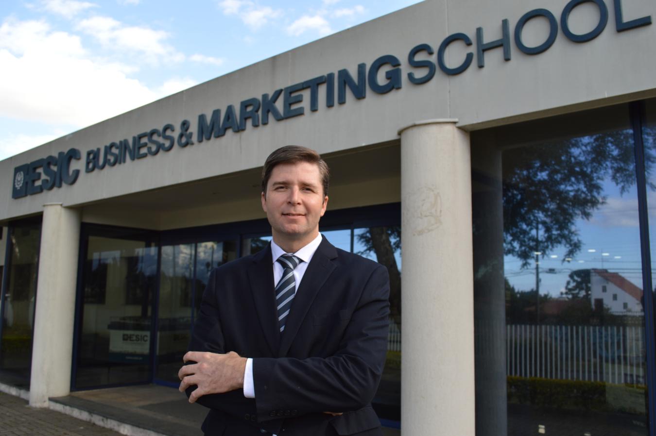 Transformação do mercado de trabalho: a busca pelo talento jovem que saiba trabalhar com inteligência artificial cresce globalmente