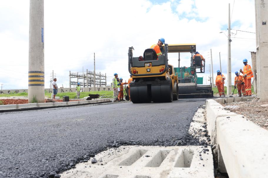 Transpinhais: obras avançam para calçamento na Av. Ayrton Senna e novo asfalto na R. Carlos Poulhman