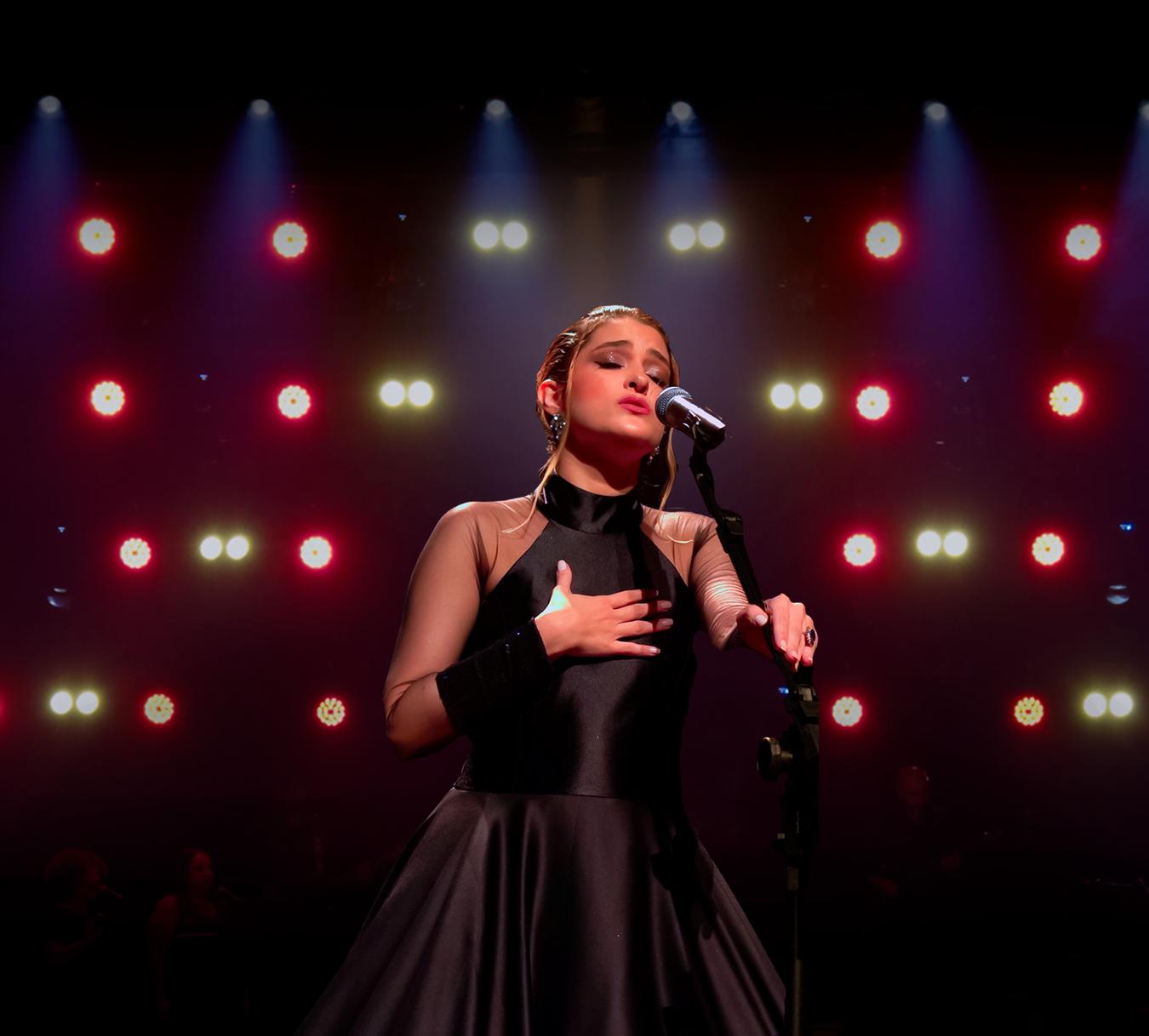 “Adele In Concert por Eduarda Xen” celebra a artista britânica no Teatro Guaíra