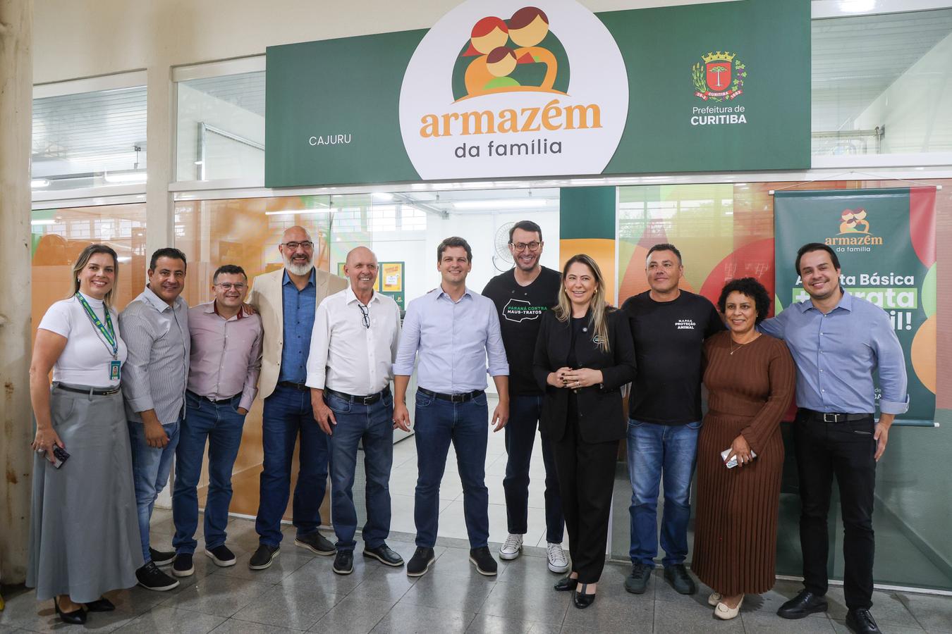 Armazéns da Família de Curitiba e RMC terão ração para cães com preço mais baixo