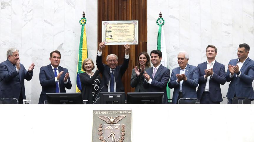 Assembleia Legislativa entrega título de Cidadão Honorário do Paraná a Antonio Gilberto Deggerone, destaque no comércio e no associativismo