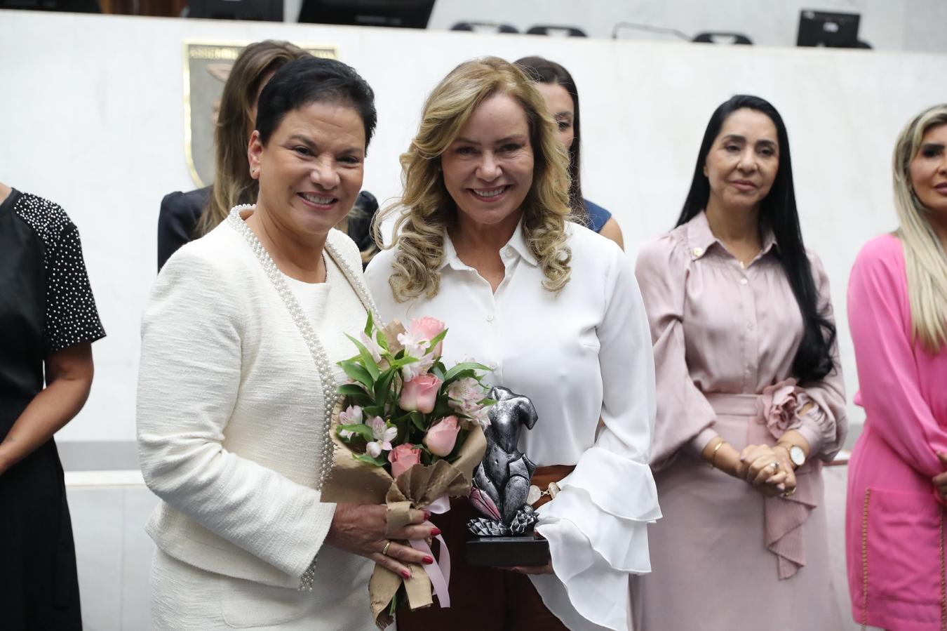 Bancada Feminina homenageia mulheres de destaque no Paraná em celebração ao Dia da Mulher