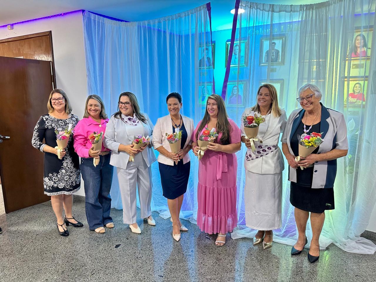 Deputada Marli Paulino é homenageada na Câmara de Pinhais com a inauguração da Galeria Lilás