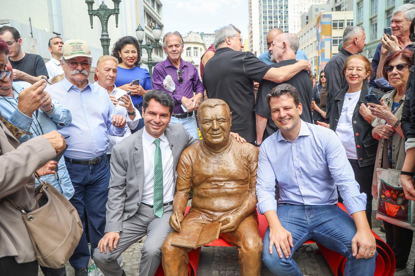 Eduardo Pimentel inauguraram escultura relacional de Jaime Lerner no Centro de Curitiba