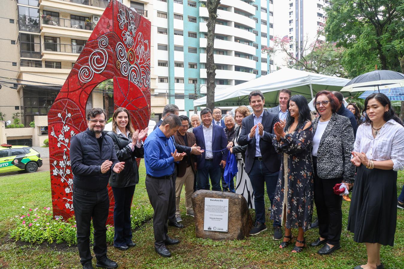 Eduardo Pimentel inaugura Largo Claudio Seto com escultura que celebra amizade Brasil-Japão