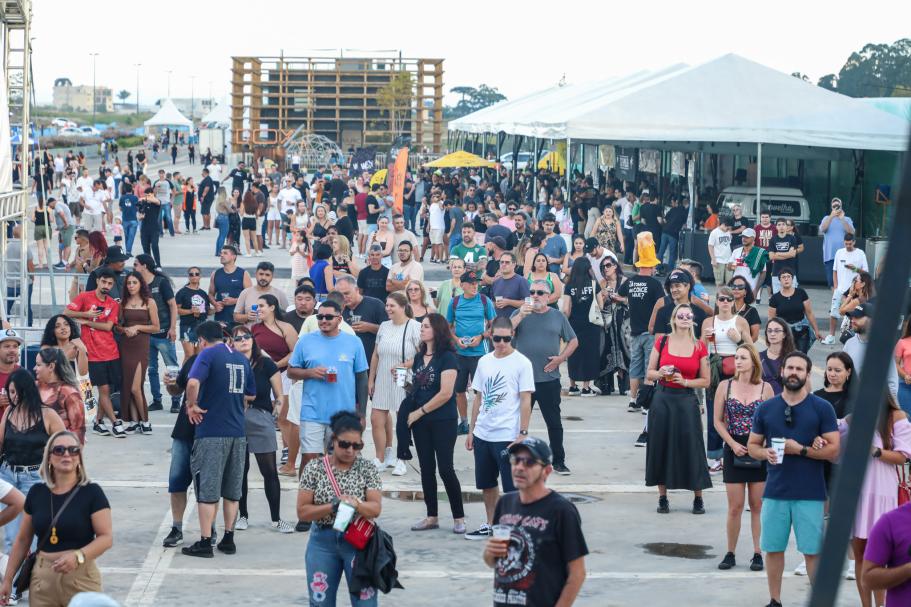 Festival da Cerveja consolida Pinhais no cenário nacional em festa de aniversário histórica