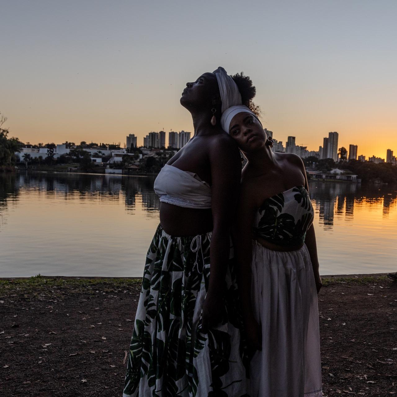 FESTIVAL DE CURITIBA | Mostra Africanidades: grupo de Londrina traz reflexões em forma de poesia para os palcos de Curitiba