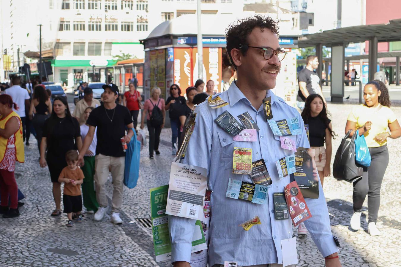 Museu Paranaense abre neste domingo “Vitrine Panfletária”, do artista pernambucano Elilson