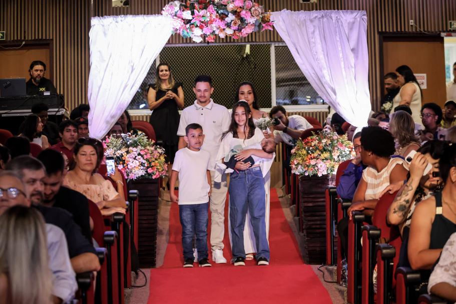 Pinhais 34 anos: Casamento Coletivo oficializa união de casais em noite especial no Cenforpe