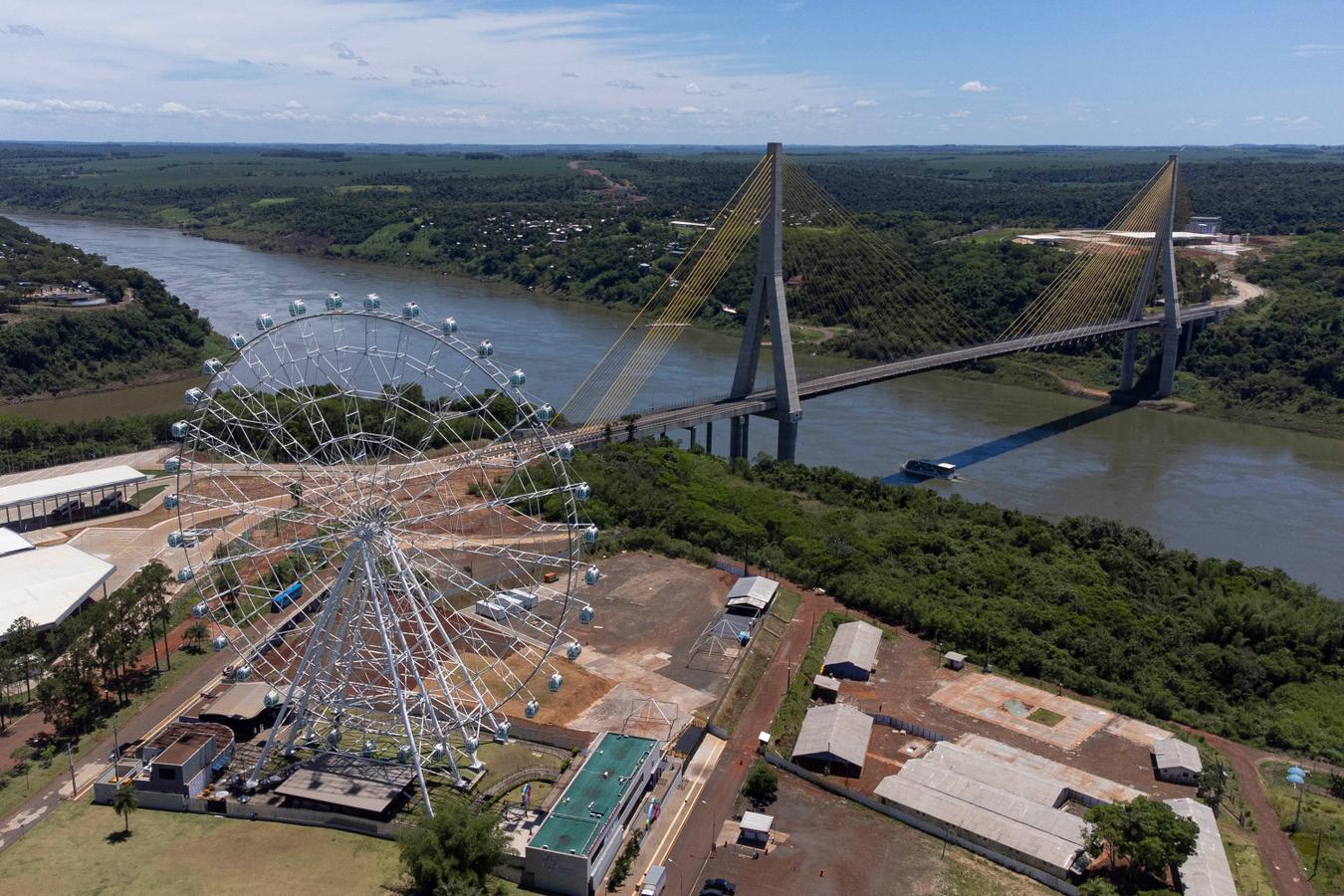 Pontes em Guaratuba e Foz do Iguaçu marcam a integração do Paraná de Leste a Oeste