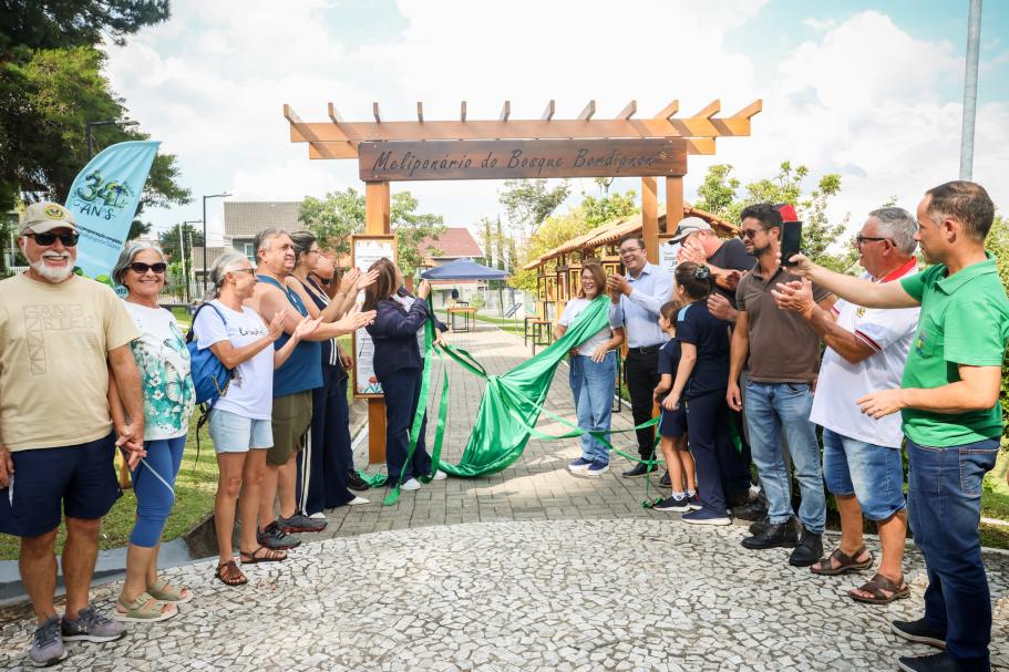 População de Pinhais ganha mais um "presente verde": o meliponário do Bosque Bordignon