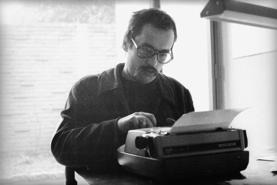 Textos inéditos de Paulo Leminski encontrados em avião serão entregues à família na BPP