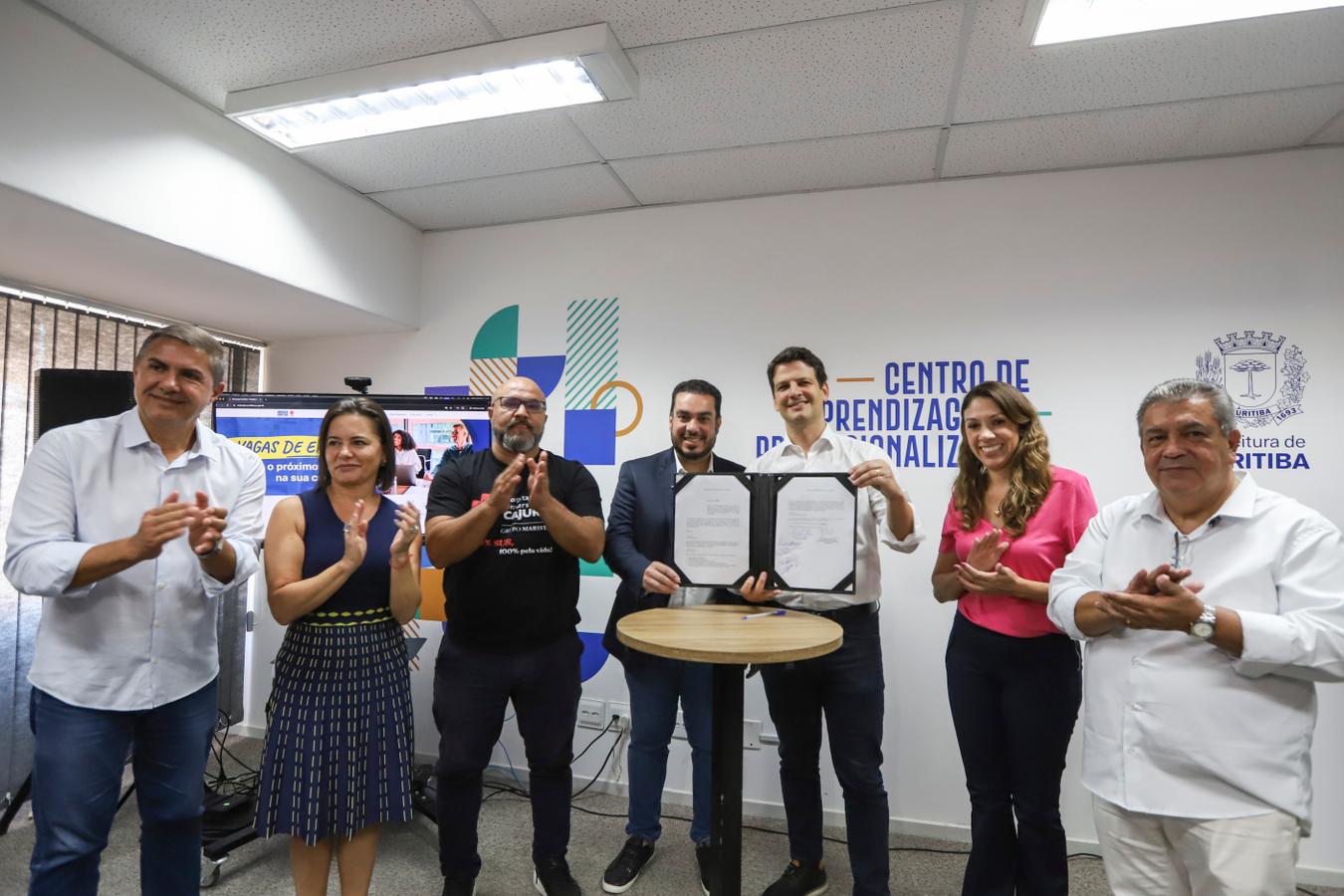 Trabalhadores de Curitiba ganham portal com vagas de emprego e Centro de Aprendizagem