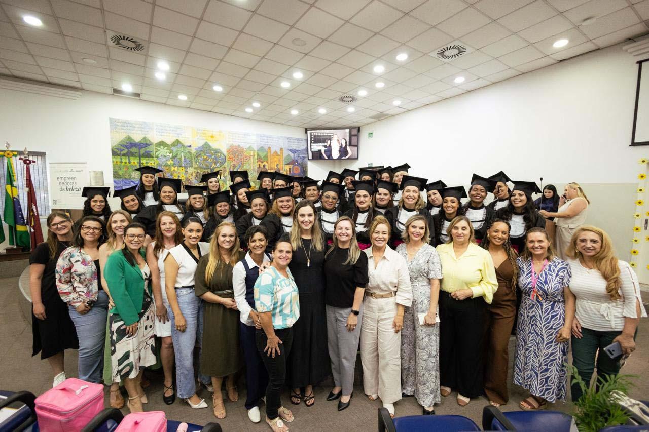 Com cursos gratuitos, Programa Empreendedoras da Beleza alcança 1,2 mil mulheres formadas