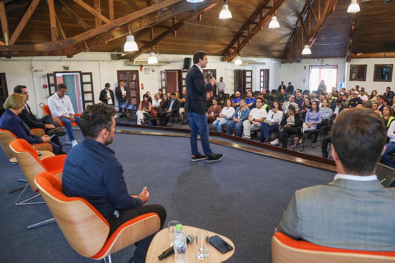 Eduardo Pimentel abre encontro metropolitano para segurança no trânsito
