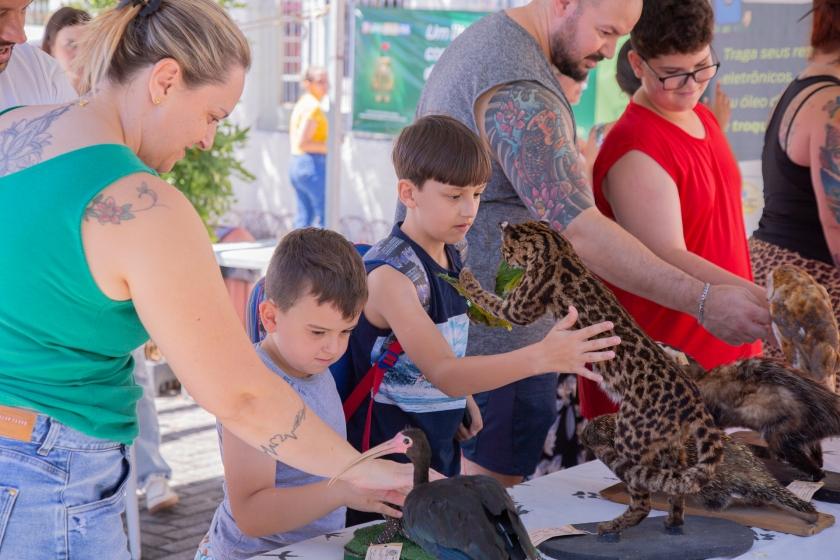 Feira de Educação Ambiental reúne serviços, participação das secretarias e lança Estante Verde